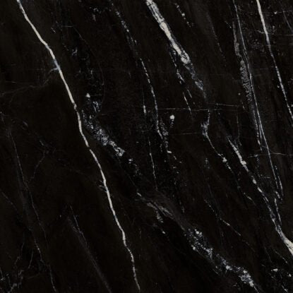 Pavimento Rivestimento 75x75 in gres porcellanato 9,5 mm Nero Lucido in rettificato, superficie e texture ravvicinata del...