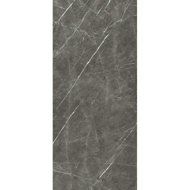 Pavimento rivestimento 80x180 effetto marmo rettificato 9 in gres porcellanato, superficie e texture ravvicinata del gres