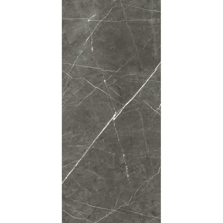 Pavimento rivestimento 80x180 effetto marmo rettificato 9 in gres porcellanato, superficie e texture ravvicinata del gres