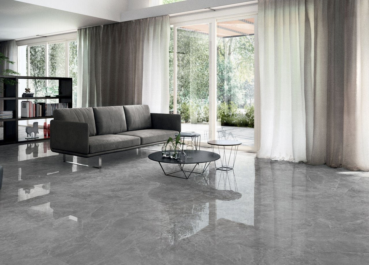 Pavimento Rivestimento 89x89 Cm Effetto Marmo Grigio Savoia Grigio Savoia Kry posata in ambiente arredato, dettaglio...