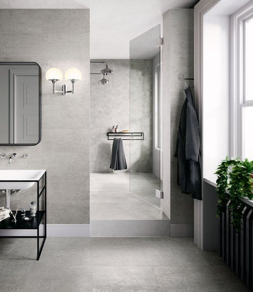 Pavimento Rivestimento 90x90 Cm Effetto Metallo In Gres posata in ambiente arredato, dettaglio della venatura