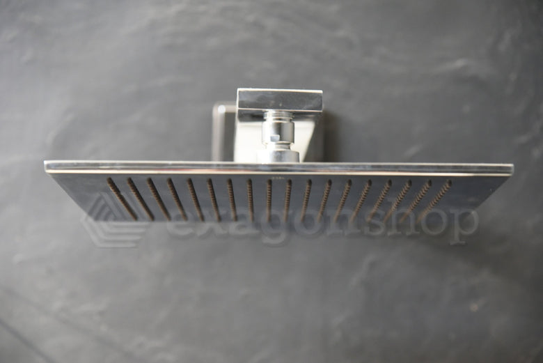 Porcelanosa neptune soffione 30x30 square con braccio 40 cm Cromo Lucido, vista laterale del profilo
