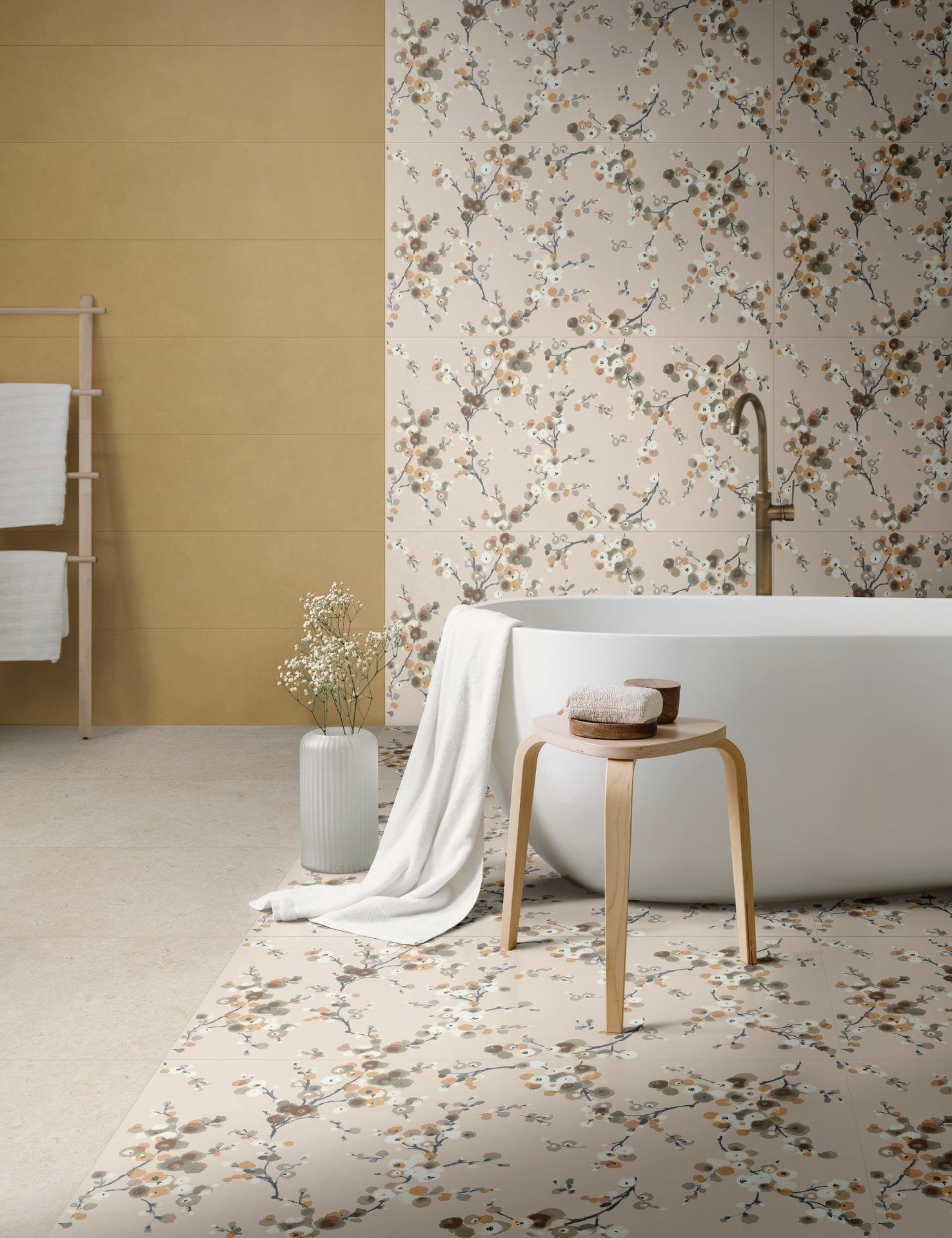 Ragno Decora pavimento rivestimento 60x120 sp. 8,5 Giallo in rettificato e antiscivolo, superficie e texture ravvicinata...