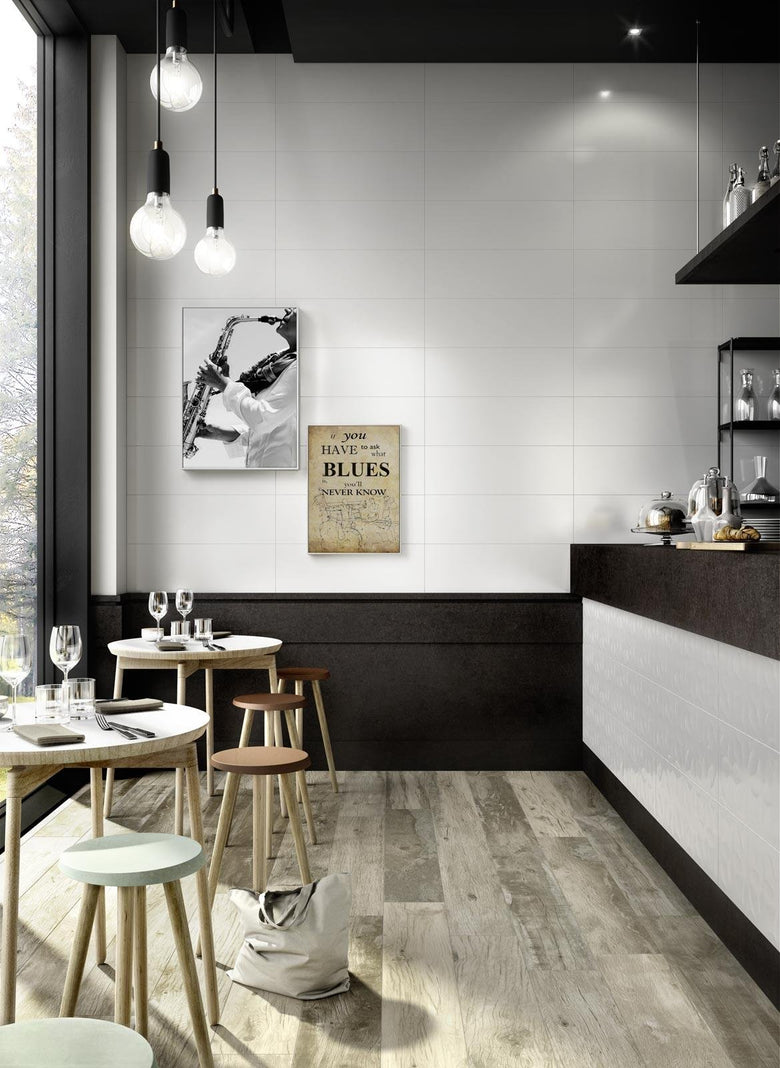Rivestimento 25x76 spessore 9 mm in pasta bianca White Matt Bianco Matt in opaco, superficie e texture ravvicinata del gres