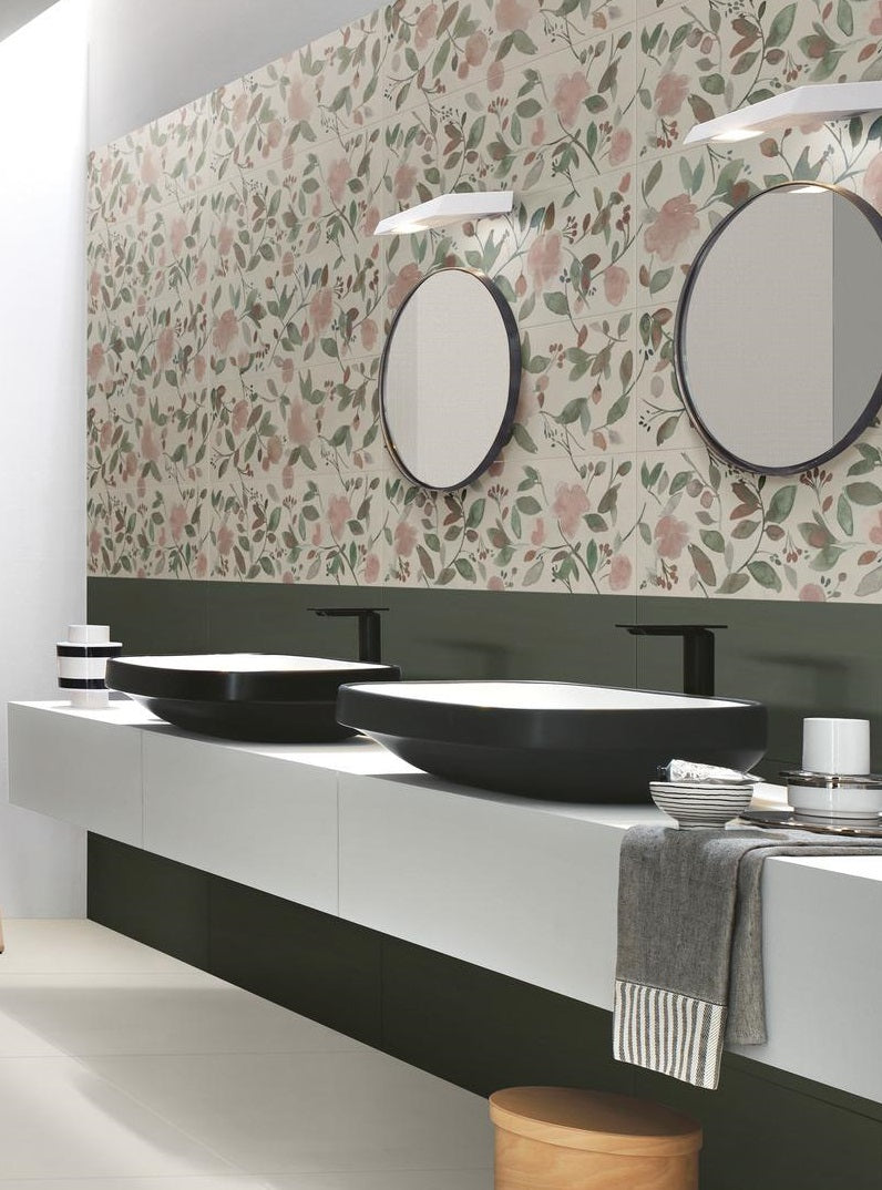 Decoro Rivestimento 25x76 Spessore 9 Mm Waterflower Bianco Multicolore in ambientazione completa, vista d'insieme della...