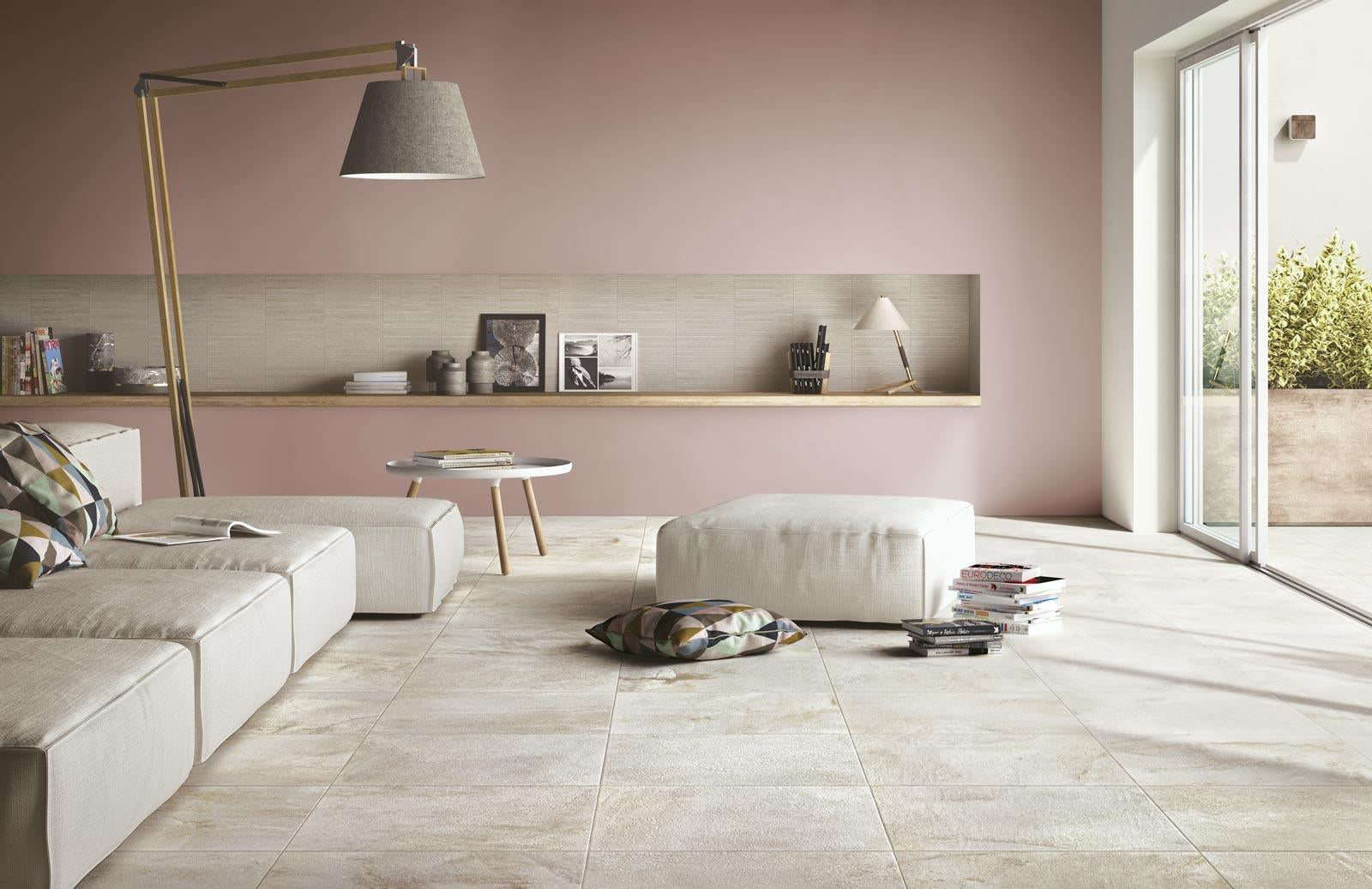 Pavimento rivestimento 20x20 da esterno strutturato bianco in ambientazione completa, vista d'insieme della stanza