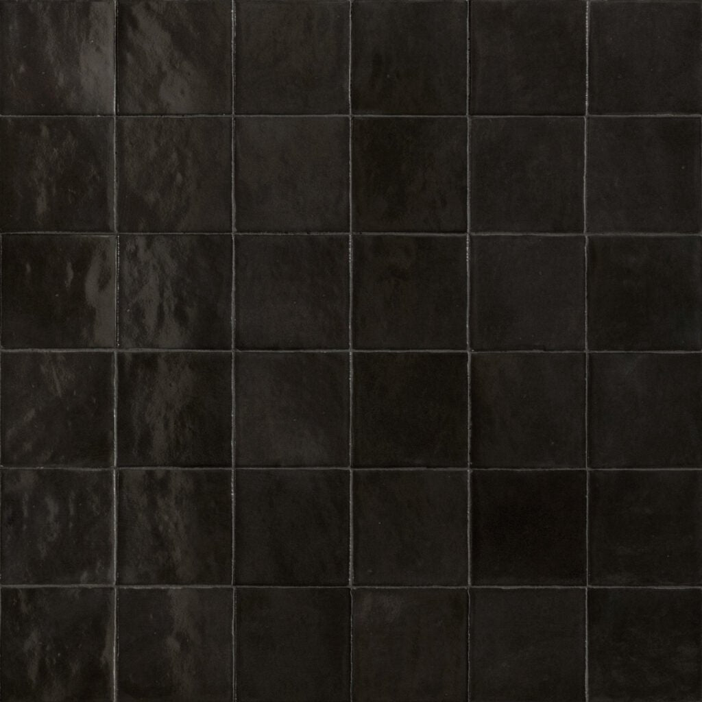 Rivestimento 10x10 in monocottura pasta bianca 10 mm nero in lucido, superficie e texture ravvicinata del gres