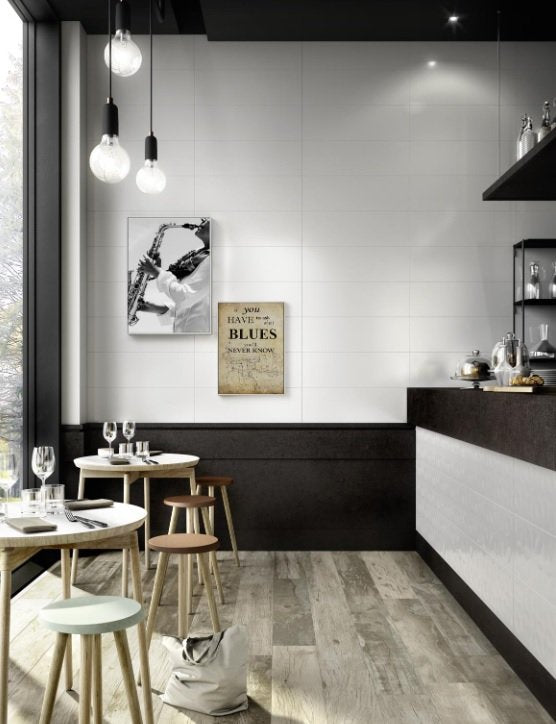Rivestimento 25x76 spessore 9 mm in pasta bianca White Bianco Lucido, superficie e texture ravvicinata del gres