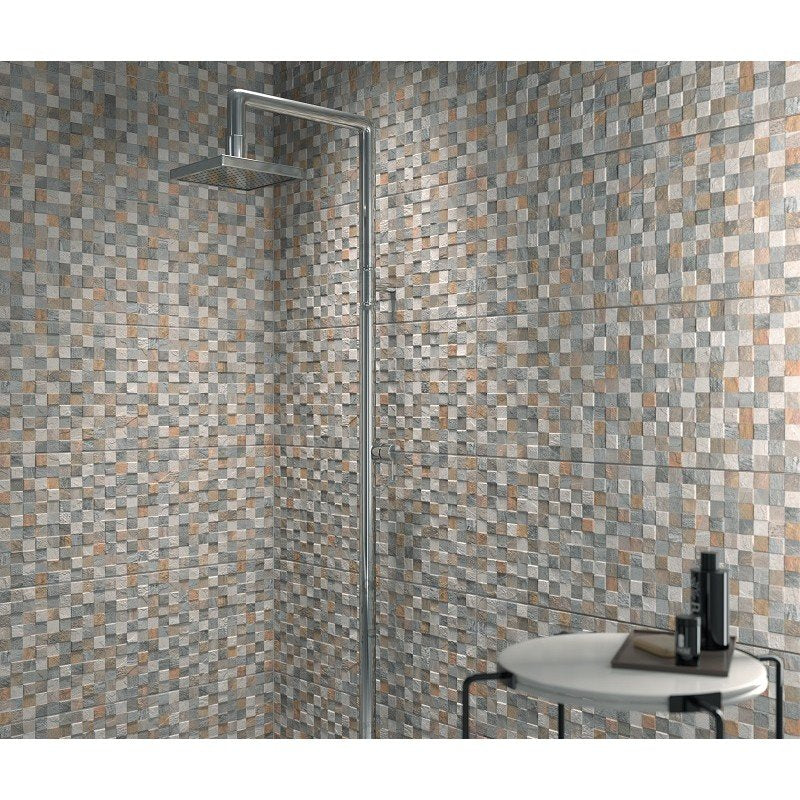 Rivestimento 32X80,5 mosaico in pasta bianca grey Lithos posata in ambiente arredato, dettaglio della venatura
