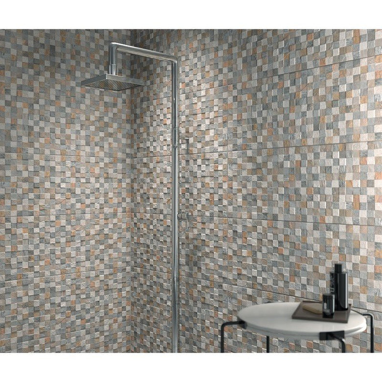 Rivestimento 32X80,5 mosaico in pasta bianca grey Lithos posata in ambiente arredato, dettaglio della venatura