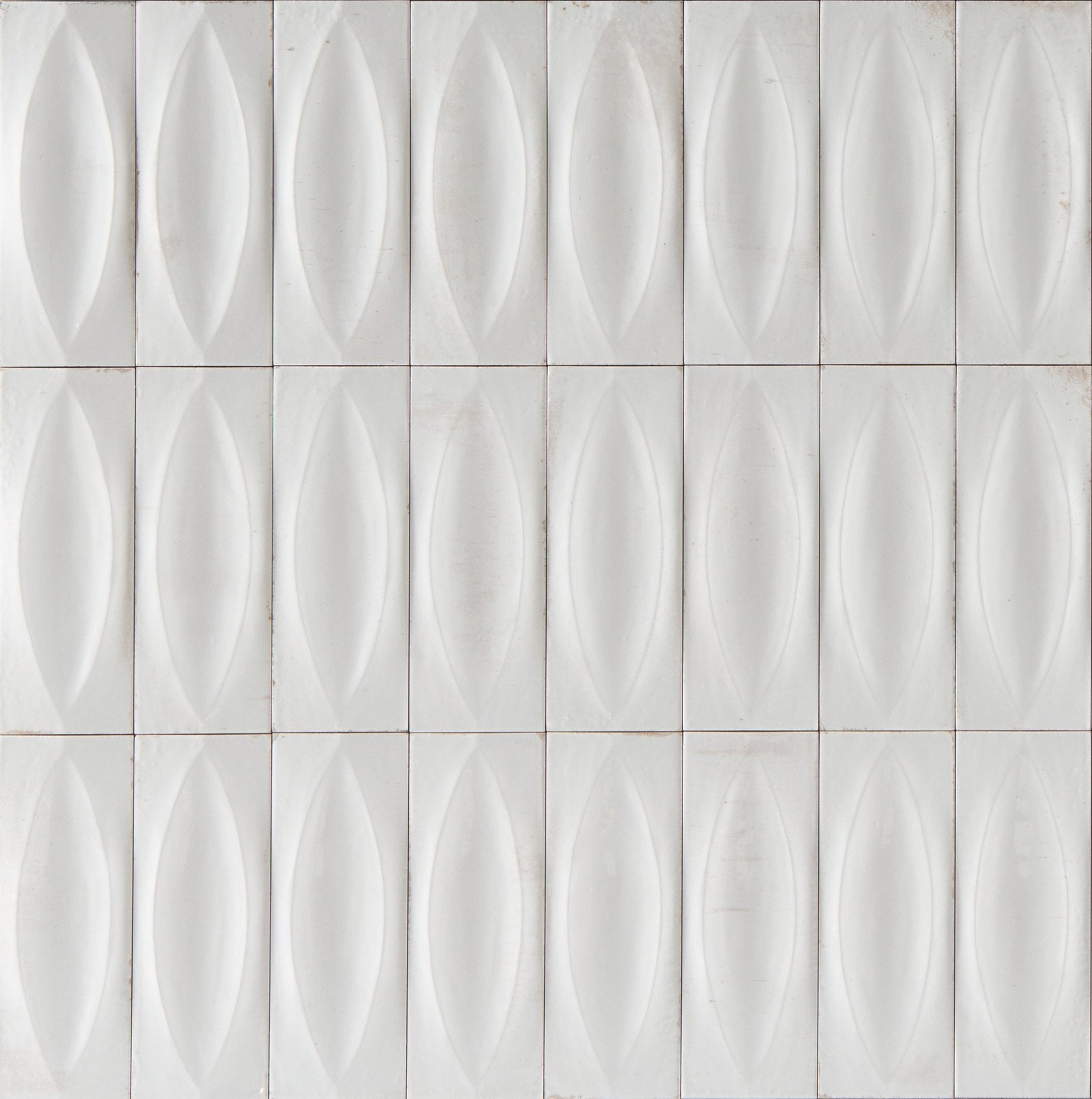 Rivestimento 7x20 In Gres Porcellanato 12,5 mm Bianco Bianco Eye Glossy, superficie e texture ravvicinata del gres