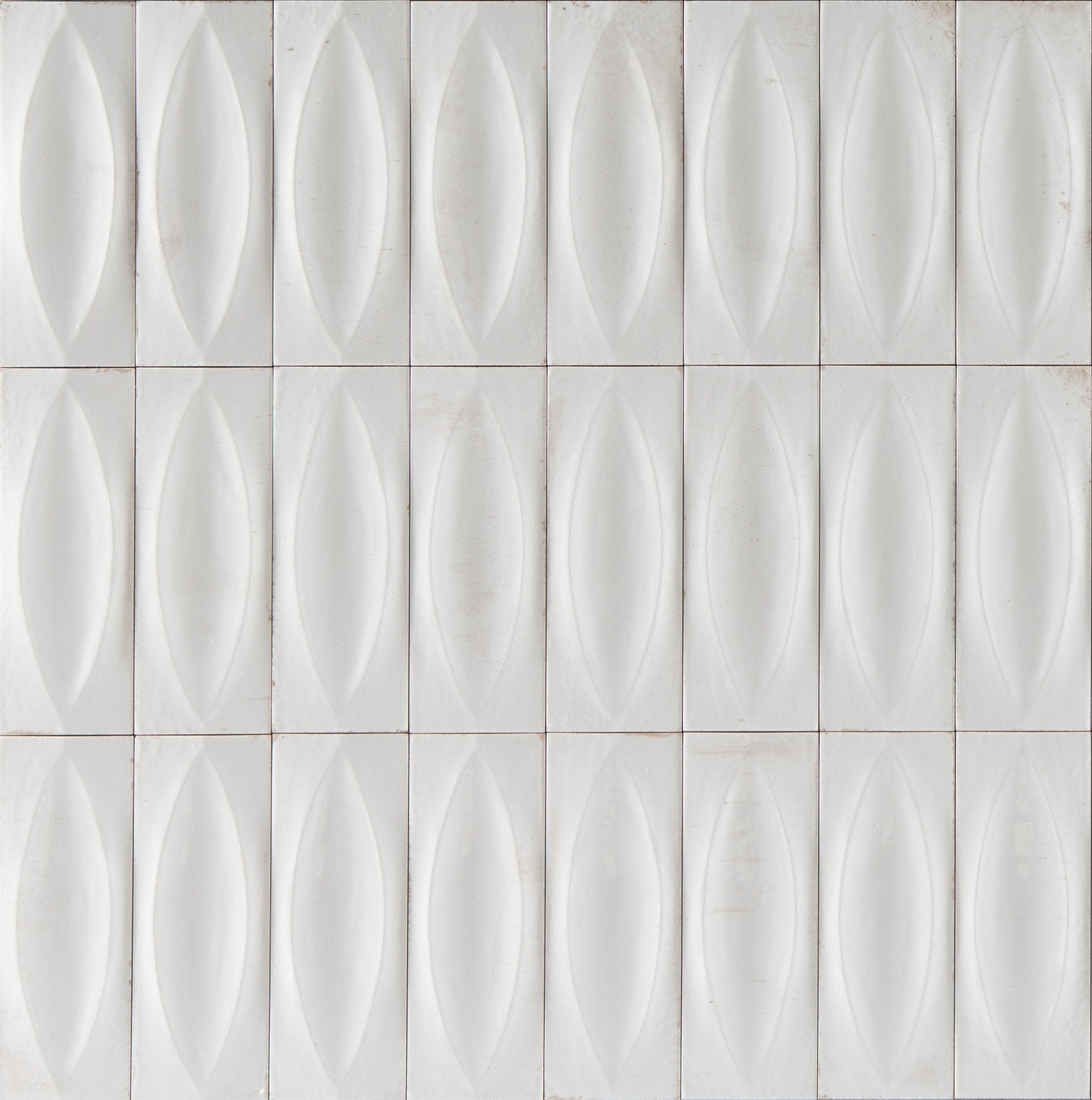 Rivestimento 7x20 In Gres Porcellanato 12,5 mm Bianco Bianco Eye Glossy, superficie e texture ravvicinata del gres