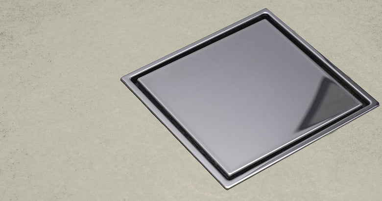 Scarico doccia 15x15 sifone Uscita Dm 50 quadrato cromo ambientato in box doccia con pareti in vetro - Exagonshop