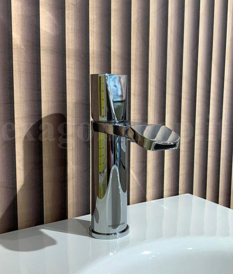 Antonio Lupi Indigo miscelatore Bidet Cromo lucido ND400LU, dettaglio ravvicinato della finitura e del marchio - Antonio...