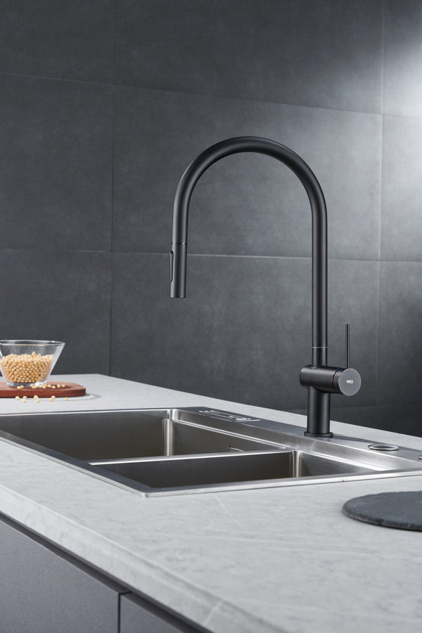 Rubinetto cucina monocomando con bocca estraibile in ottone nero opaco Novara