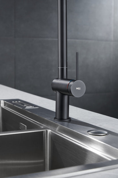 Rubinetto cucina monocomando con bocca estraibile in ottone nero opaco Novara