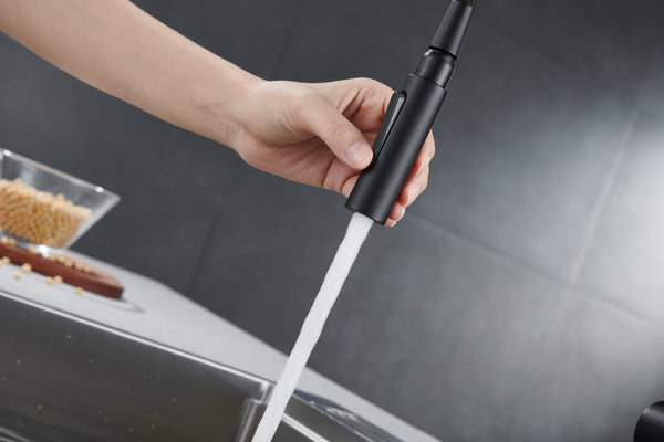 Rubinetto cucina monocomando con bocca estraibile in ottone nero opaco Novara