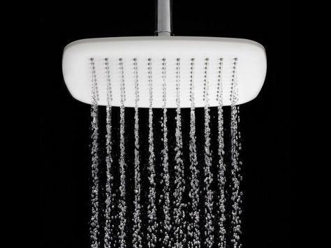 Nikles Pearl Soffione Doccia 25x25 Quadro slim cascata e, dettaglio ravvicinato della finitura e del marchio