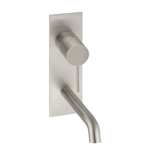 Treemme 40mm miscelatore lavabo verticale a muro senza Acciaio in acciaio inox e satinato ambientato su piano bagno con...