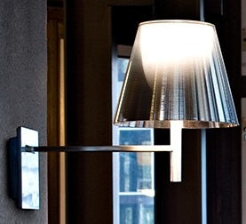 Flos Ktribe Wall Lampada a Parete Argento Alluminizzato Argento Alluminato spenta, dettaglio del corpo lampada e dei...