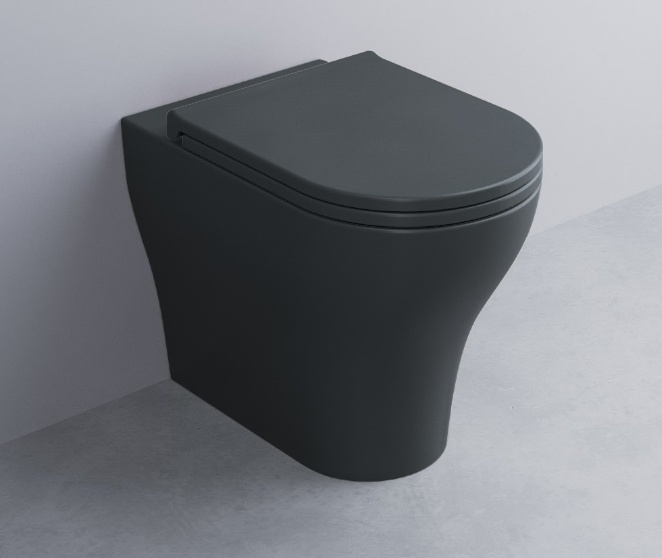 Cielo Enjoy Wc 53x35 A Terra senza sedile Scarico Parete in ceramica ambientato su piano bagno con accessori