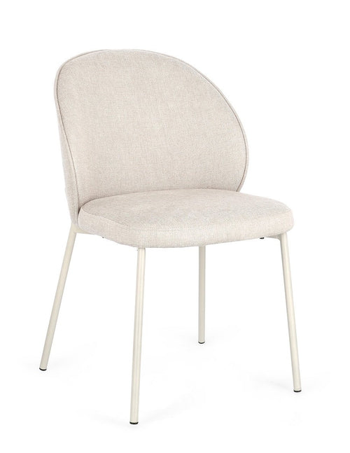 Andrea Bizzotto Wendy sedia in tessuto beige ambientato in spazio living con arredi coordinati