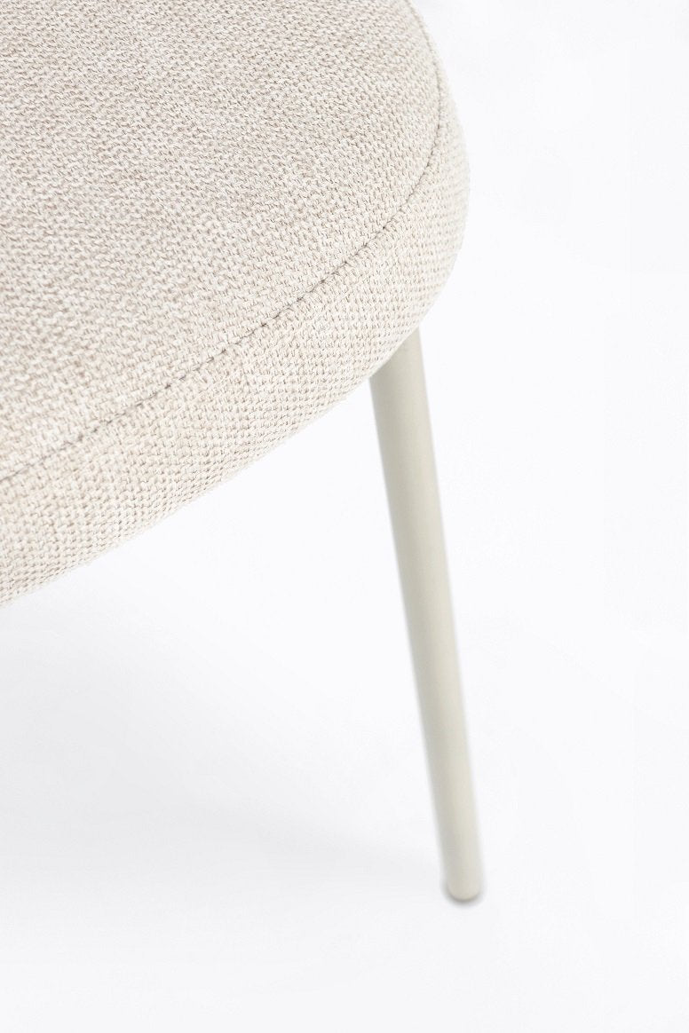 Andrea Bizzotto Wendy sedia in tessuto beige visto dall'alto, composizione e proporzioni