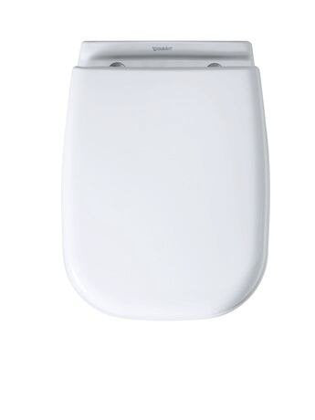Sedile wc con chiusura rallentata e cerniere in plastica ambientato su piano bagno con accessori