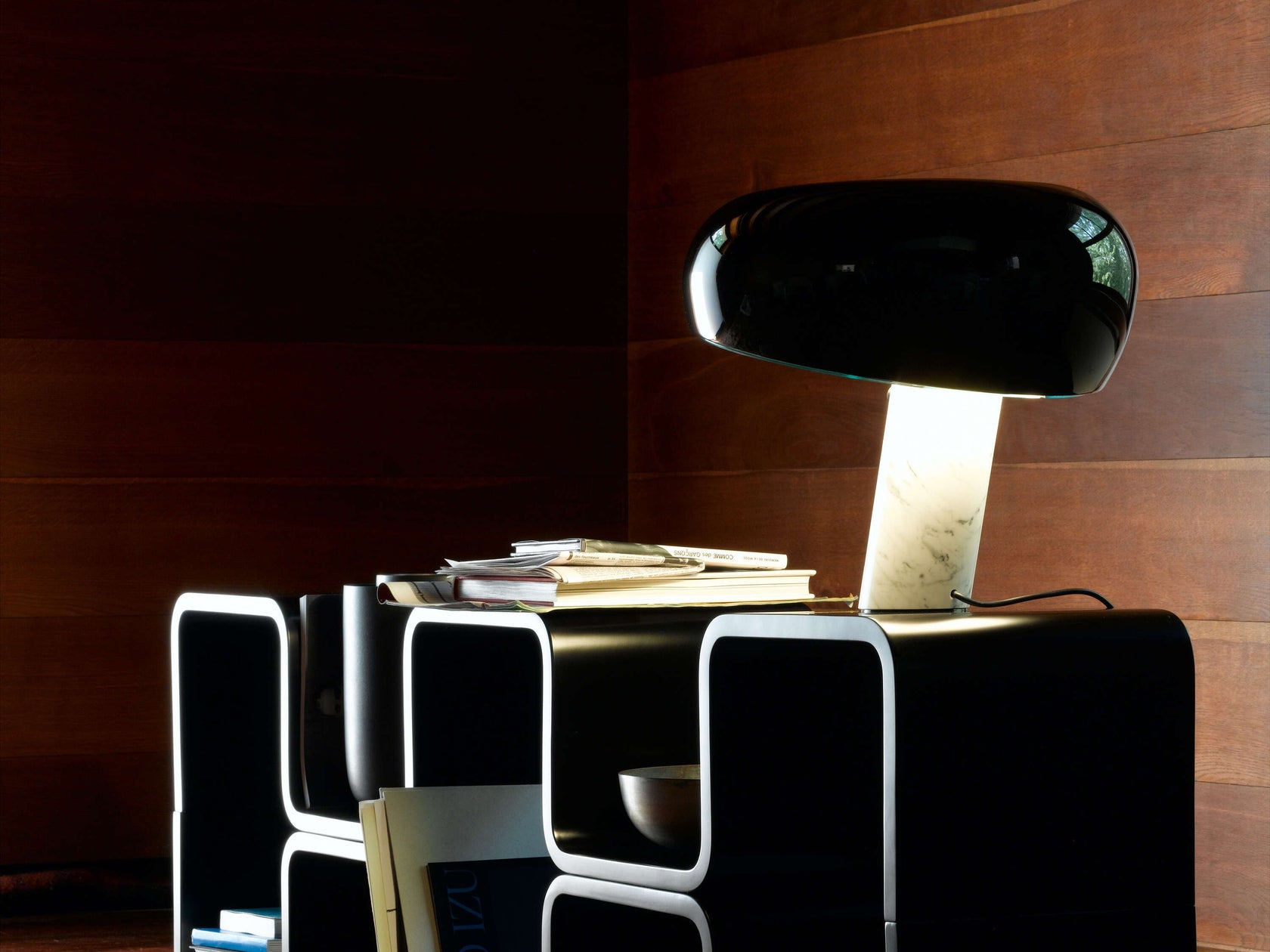 Flos Snoopy Lampada scrivania nero con Base In Marmo, vista del design e della finitura