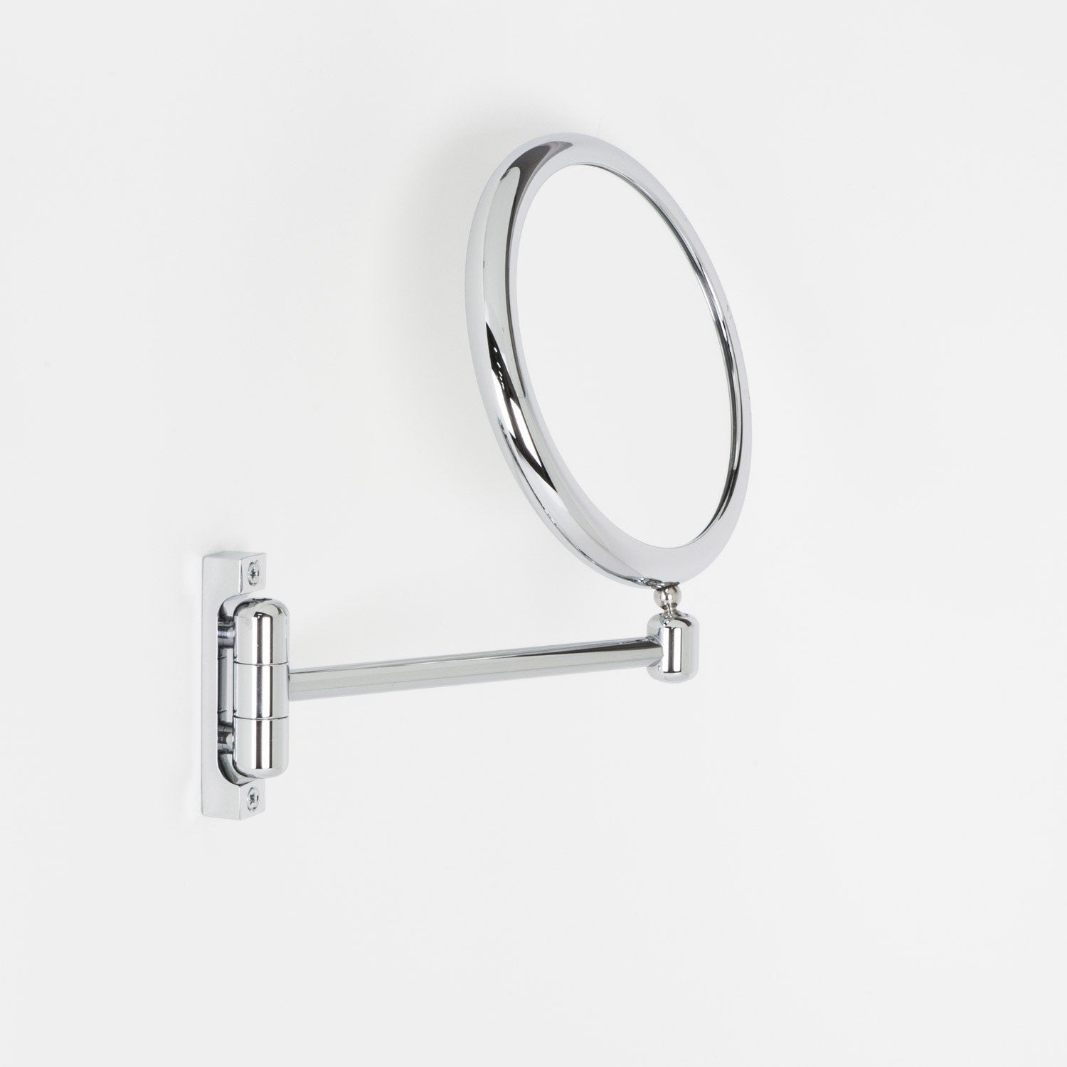 Koh-i-noor doppiolo specchio ingranditore x2 tondo 23 cm Cromo Lucido, vista dall'alto del piano con lavabo - Koh I Noor
