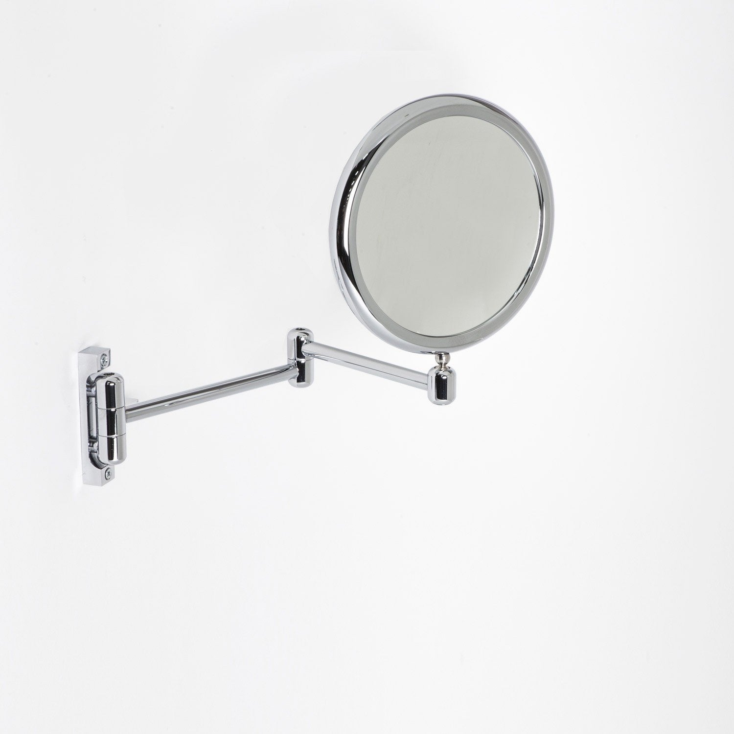 Koh-i-noor DOPPIOLINO specchio ingranditore x2 due braccia Cromo Lucido con lavabo e rubinetteria, vista frontale su...