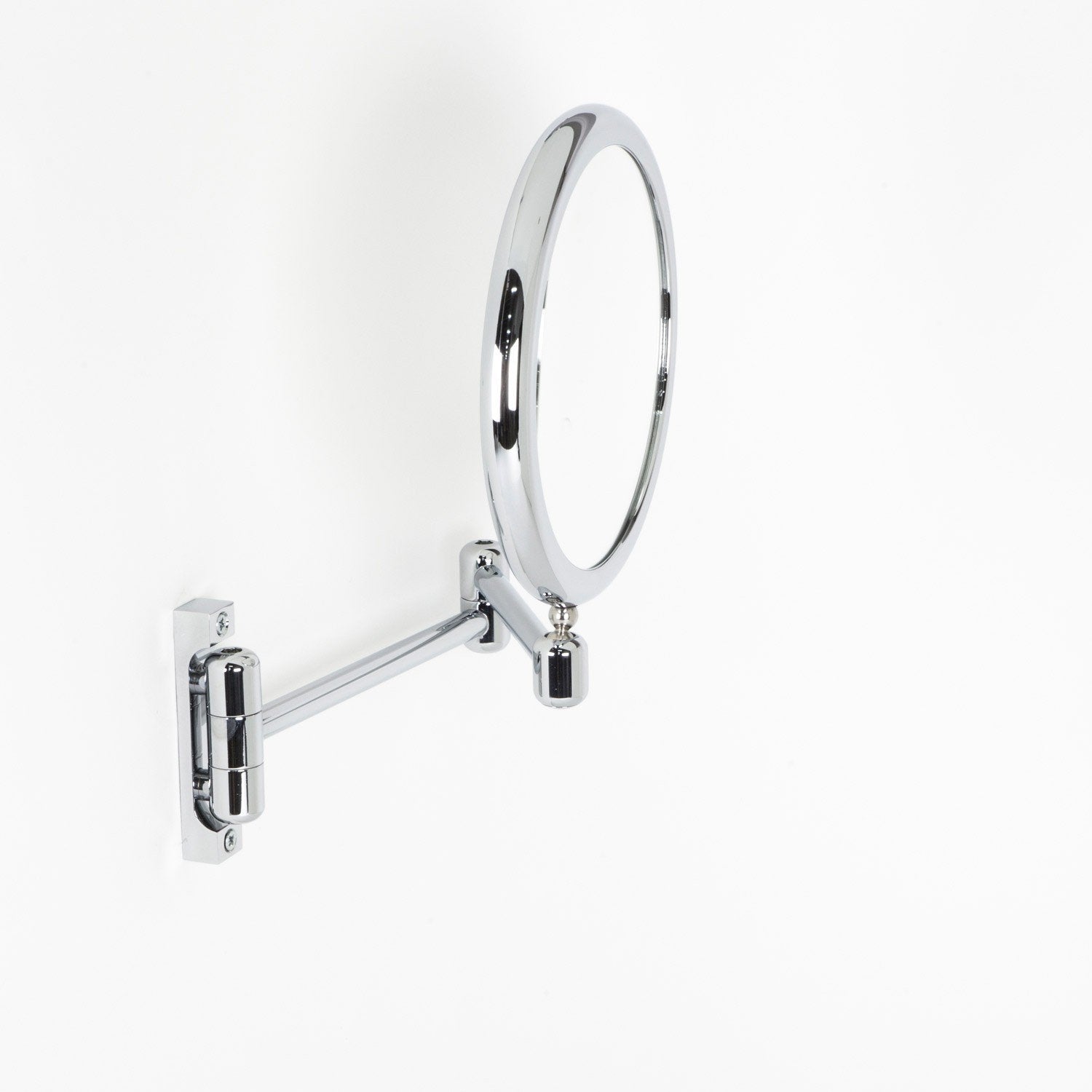 Koh-i-noor DOPPIOLINO specchio ingranditore x2 due braccia Cromo Lucido ambientato in bagno moderno con specchio e...