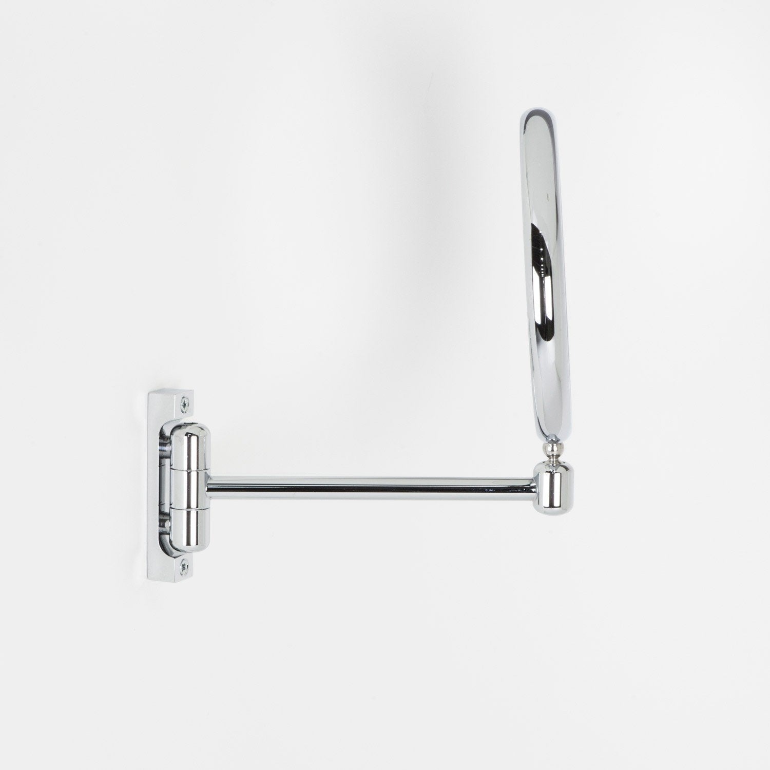 Koh-i-noor DOPPIOLINO specchio ingranditore x3 bifacciale Cromo Lucido ambientato in bagno moderno con specchio e...