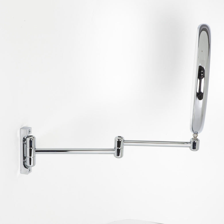 Koh-i-noor Doppiolo specchio ingranditore x3 tondo 23 cm Cromo Lucido, vista dall'alto del piano con lavabo - Koh I Noor