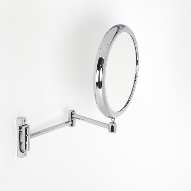 Koh-i-noor Doppiolo specchio ingranditore x2 tondo 23 cm Cromo Lucido, vista dall'alto del piano con lavabo - Koh I Noor