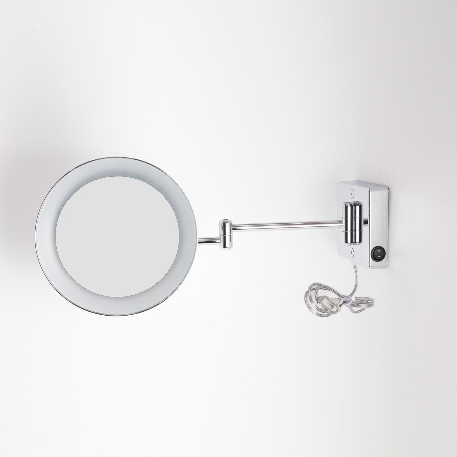 Koh-i-noor Discolo specchio ingranditore x3 led a parete 23 Cromo Lucido con lavabo e rubinetteria, vista frontale su...