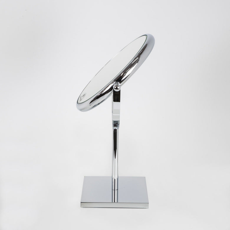 Koh-i-noor DOPPIOLINO specchio ingranditore x6 da tavolo 18 Cromo Lucido ambientato in bagno moderno con specchio e...