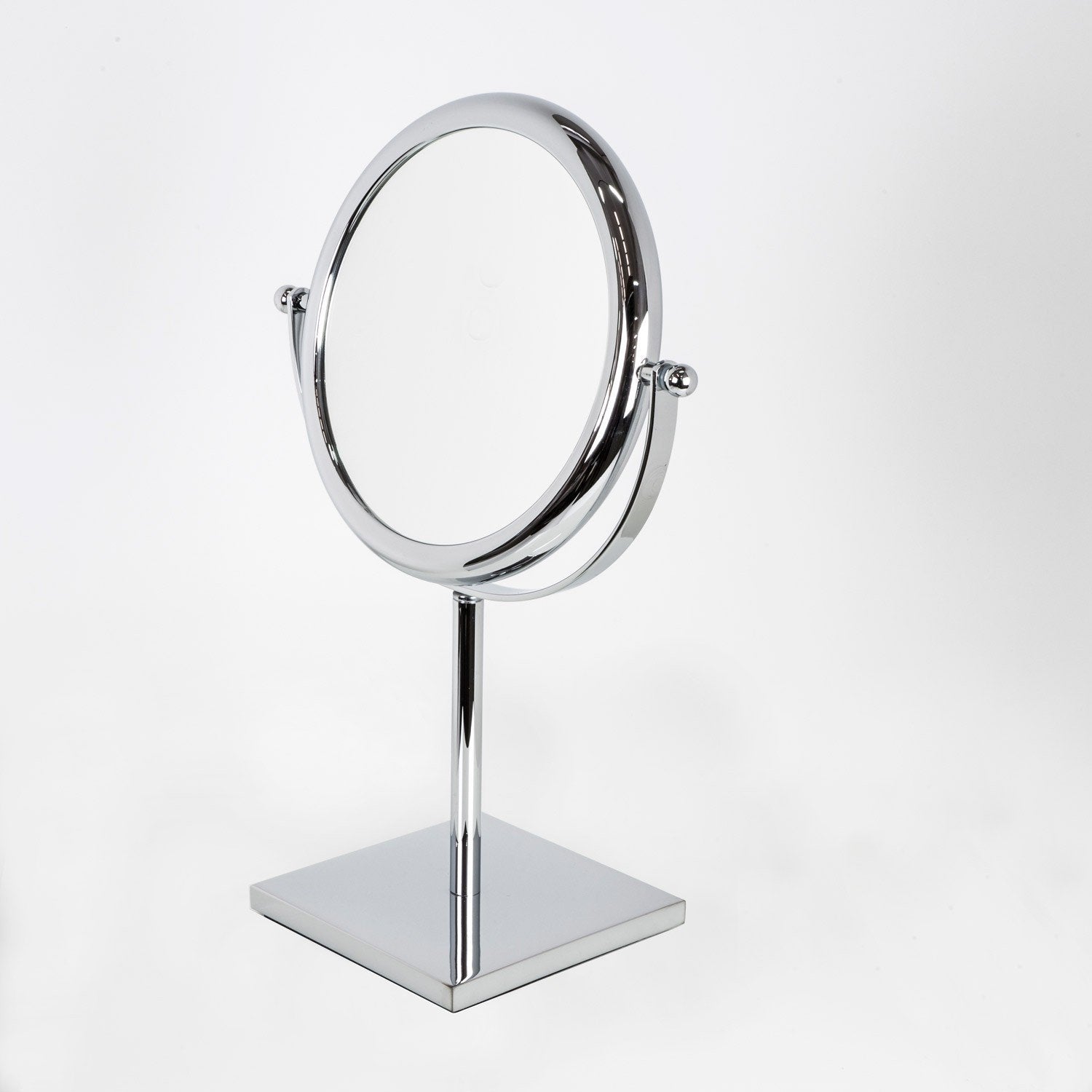 Koh-i-noor DOPPIOLINO specchio ingranditore x6 da tavolo 18 Cromo Lucido, vista dall'alto del piano con lavabo - Koh I Noor