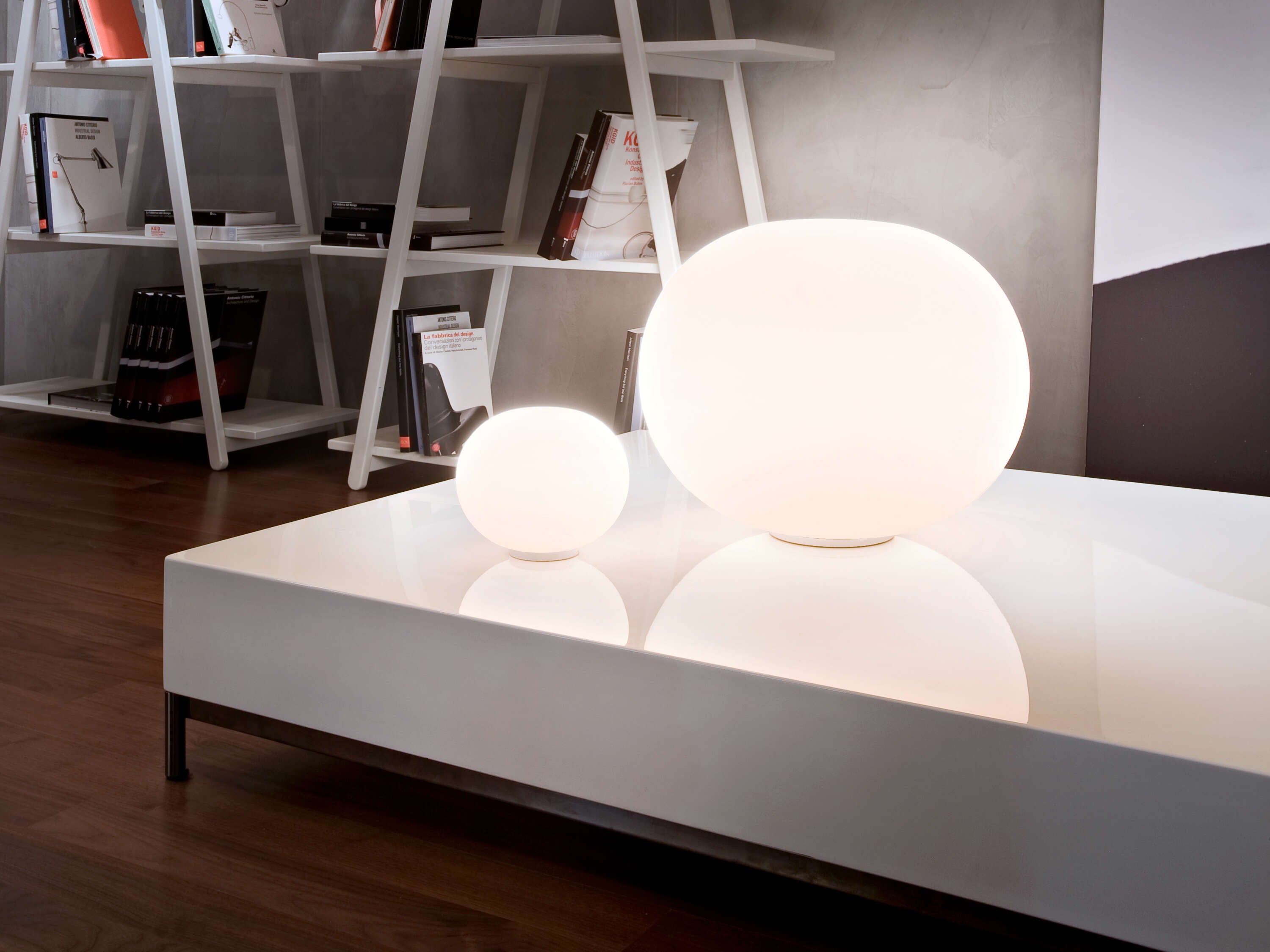 Flos Glo-ball Basic Zero Dimmer Lampada da tavolo luce Bianco spenta, dettaglio del corpo lampada e dei materiali