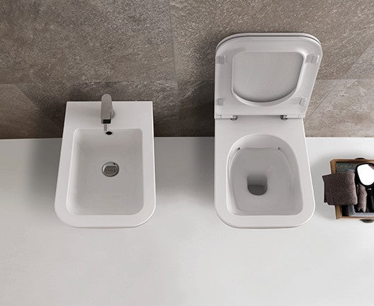 Ceramica Globo Stone coppia sanitari sospesi Chiusura, vista frontale su sfondo bianco