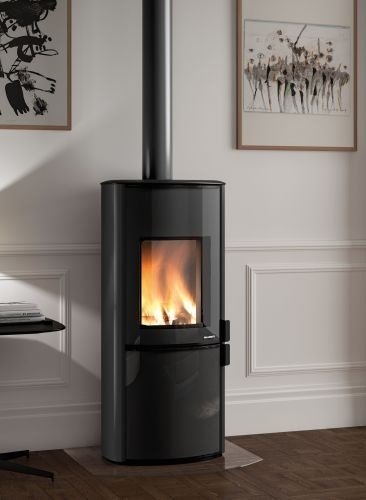 Stufa a Legna ad aria 8 kw con porta verticale top in, vista laterale che mostra profilo e dimensioni