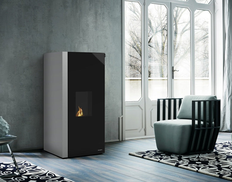 Stufa a pellet ad acqua bianca Ecofire Dadò Idro 26 Bianco, vista laterale che mostra profilo e dimensioni