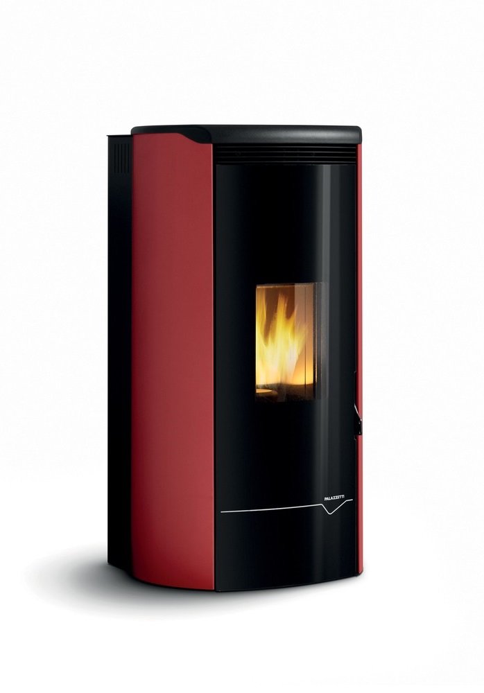 Stufa A Pellet Ecofire Ad Acqua o aria 26kw Con Top In in ghisa accesa in soggiorno, fiamma visibile attraverso il vetro