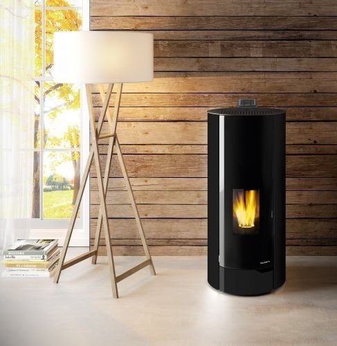 Palazzetti Nina 8 Stufa A Pellet Ecofire ad Aria con porta Nera, vista laterale che mostra profilo e dimensioni