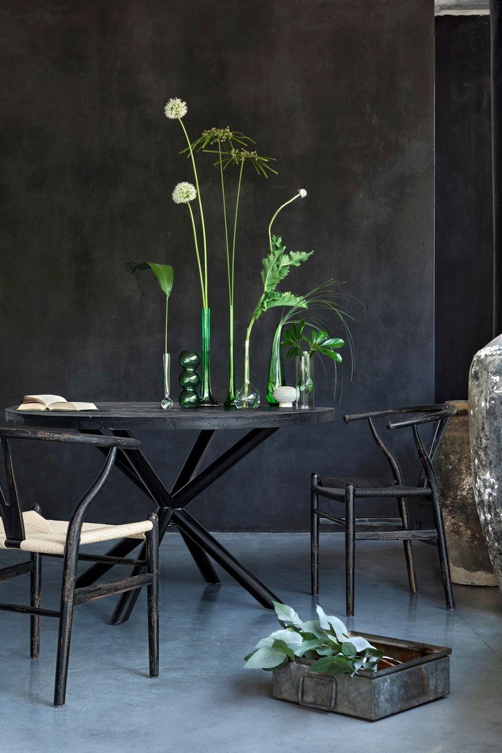 Andrea Bizzotto To Hastings Tavolo Da Pranzo 130 cm Rotondo ambientato in spazio living con arredi coordinati