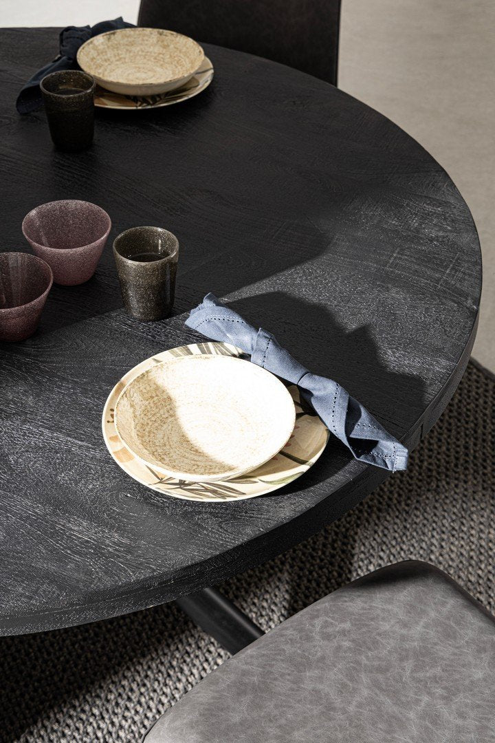 Andrea Bizzotto To Hastings Tavolo Da Pranzo 130 cm Rotondo ambientato in spazio living con arredi coordinati