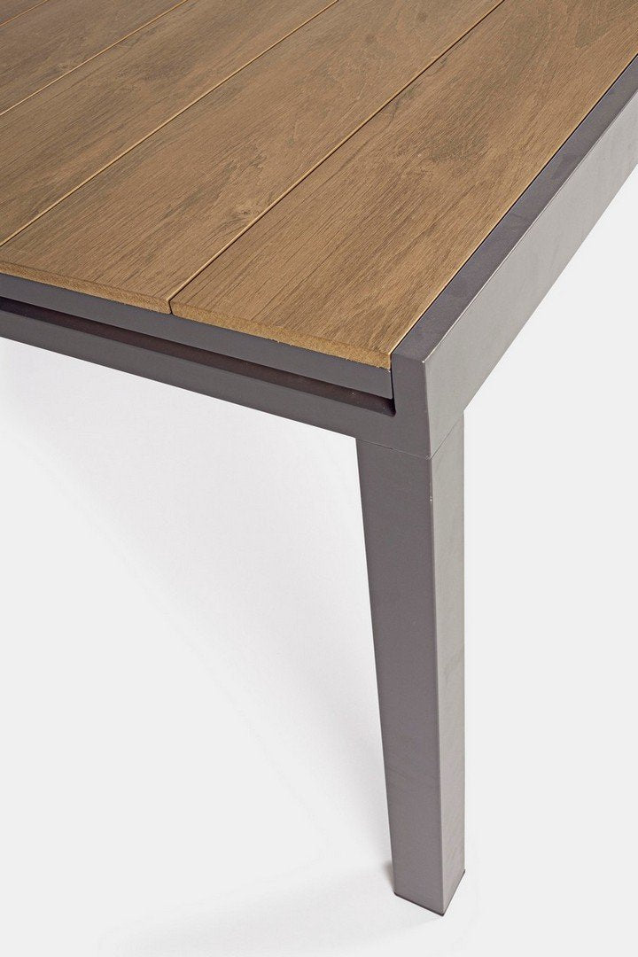Andrea Bizzotto Elias 300x95 Tavolo allungabile antracite ambientato in spazio living con arredi coordinati