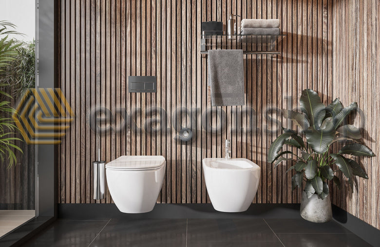 Ideal Standard Tesi Aquablade Coppia sanitari Vaso e Bidet ambientato su piano bagno con accessori