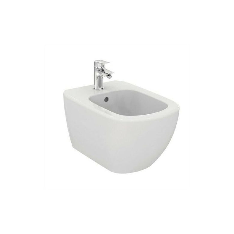 Ideal Standard Tesi Aquablade Coppia sanitari Vaso e Bidet ambientato su piano bagno con accessori