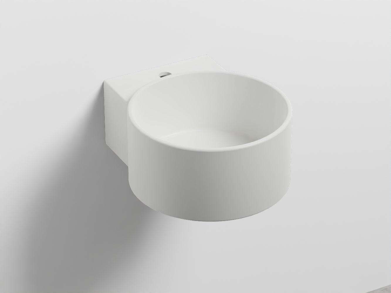 Cielo Sella Lavabo 40x48 Monoforo sospeso Senza Troppopieno in ceramica ambientato su piano bagno con accessori